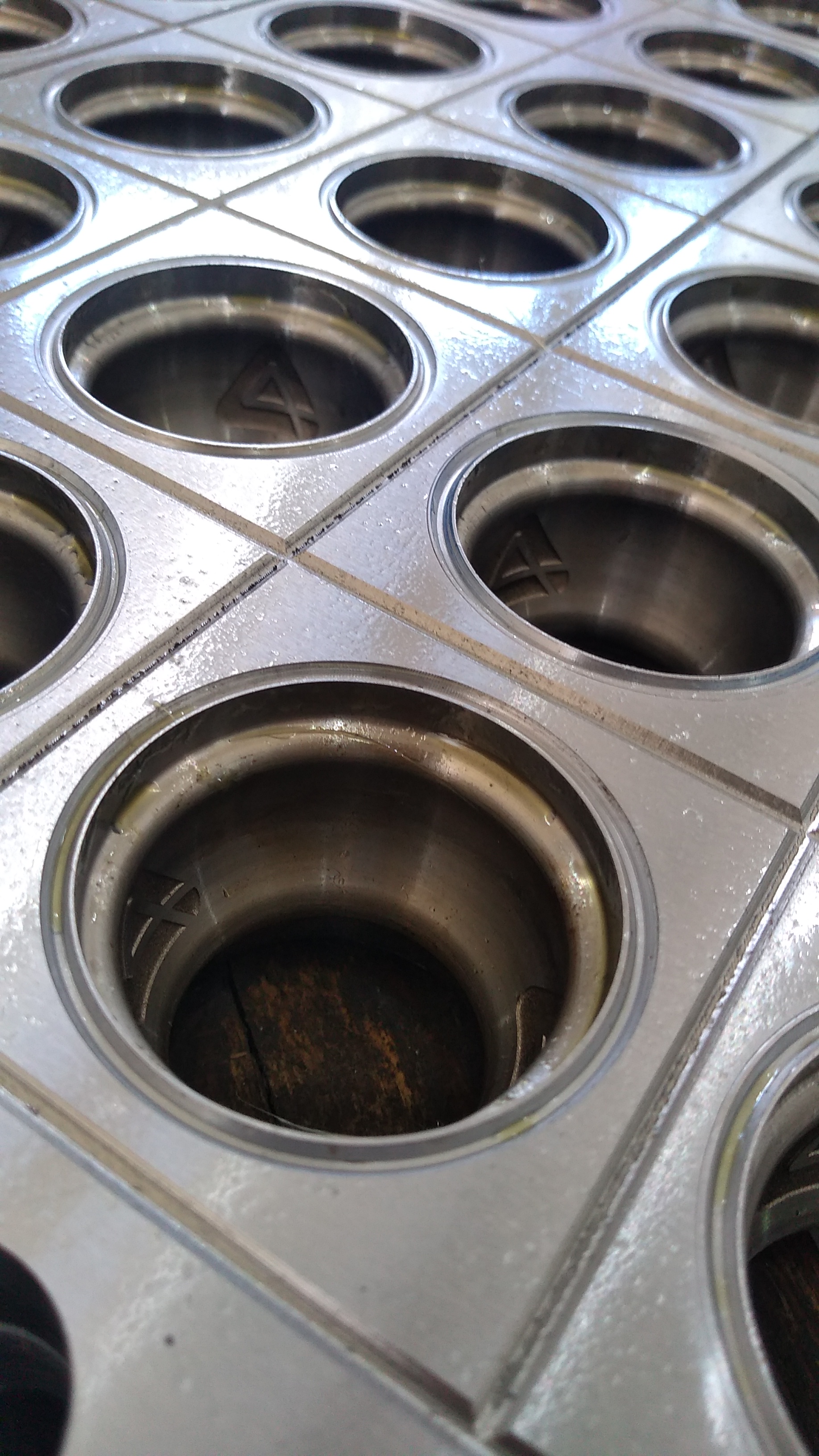 Matriz para compressão de borracha vista lateral